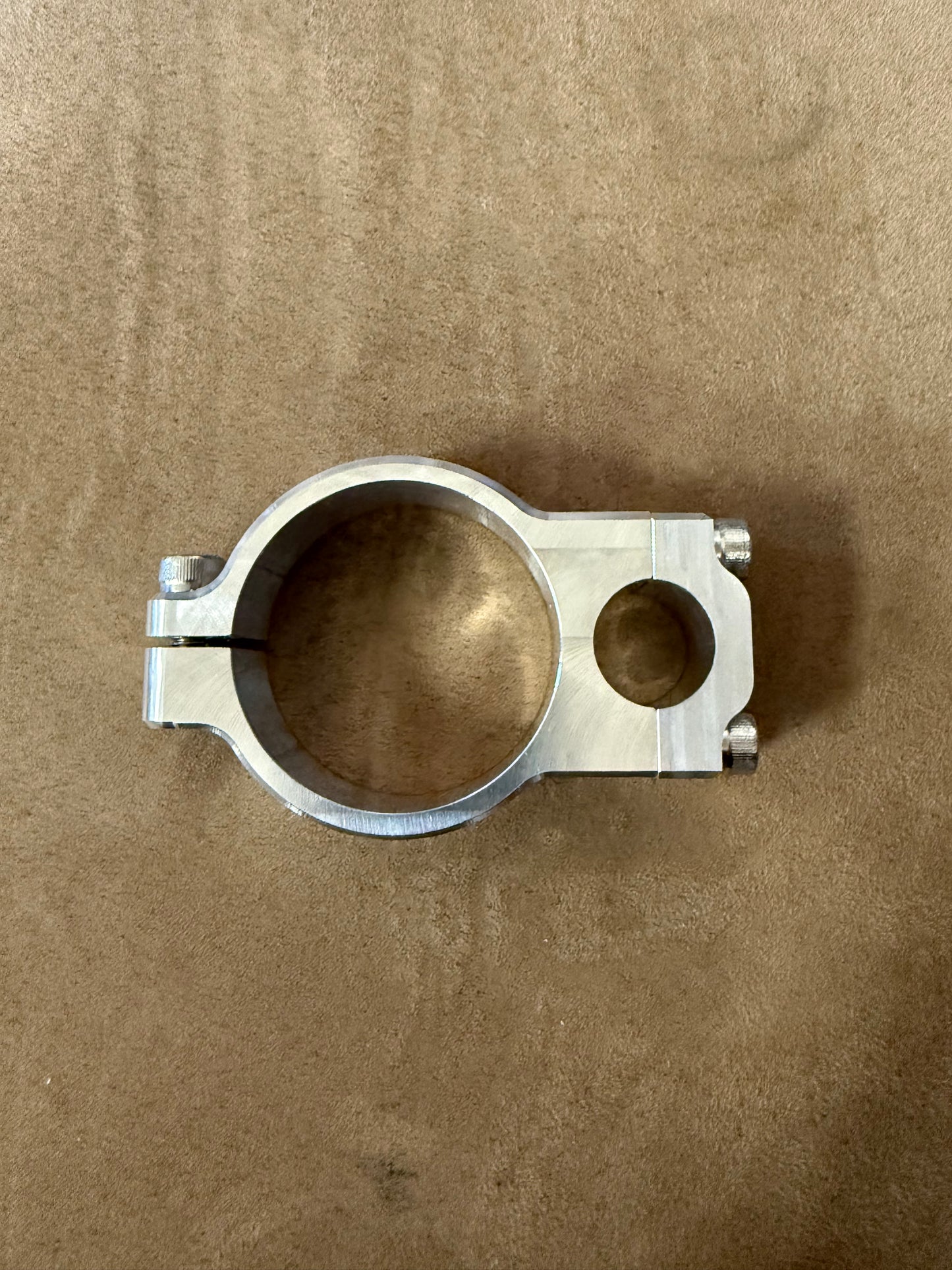 Shock reservoir mount